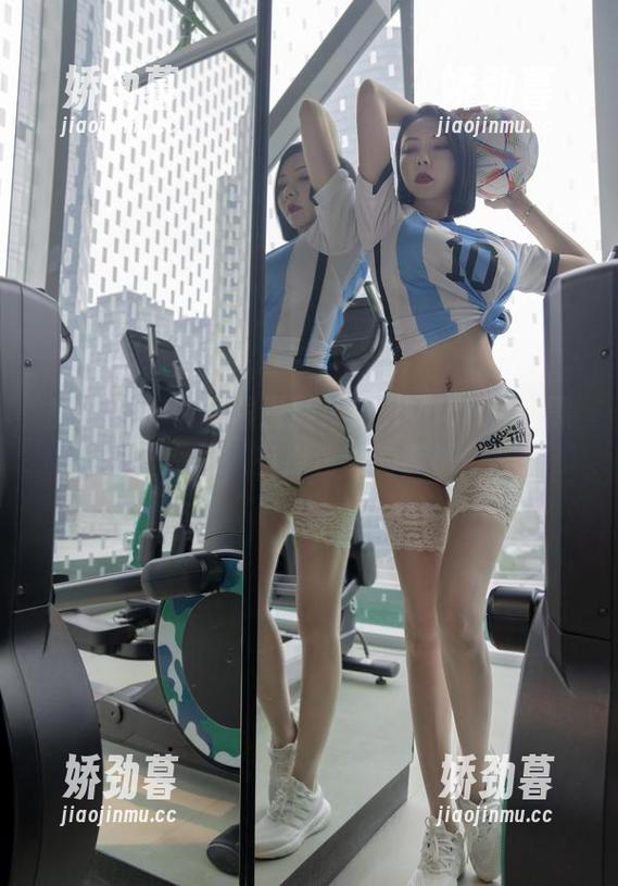微密圈 - 最新限量版！果儿Victoria黑丝短裙，有点迷离的美感…