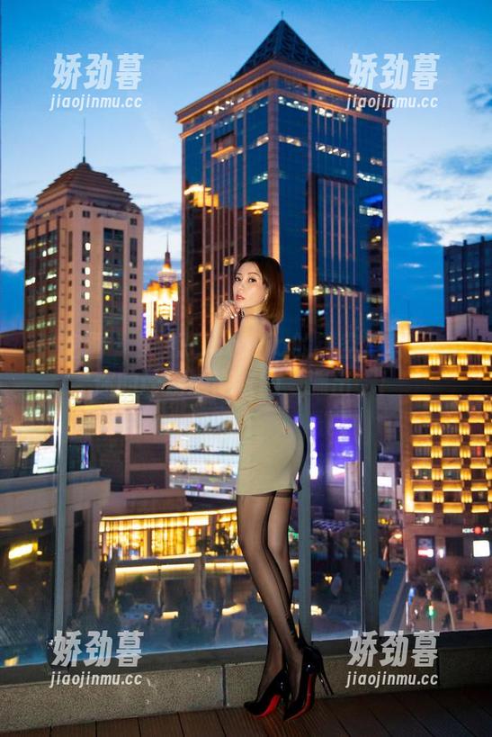 微密圈 - 果儿Victoria的镂空写真：比你的计划还高管的‘漏出’！