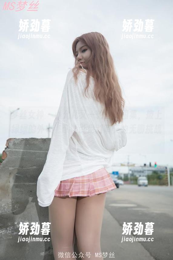 梦丝女神 - 小允儿又一轮最新图集，披上绿绿的外衣，可以说是对审美的无聊挑战了。