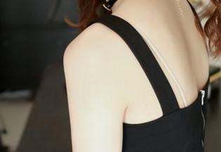梦丝女神 – 下载提醒：魏婷婷的旗袍照，轻轻一看，心中却涌出千千万万的想法！