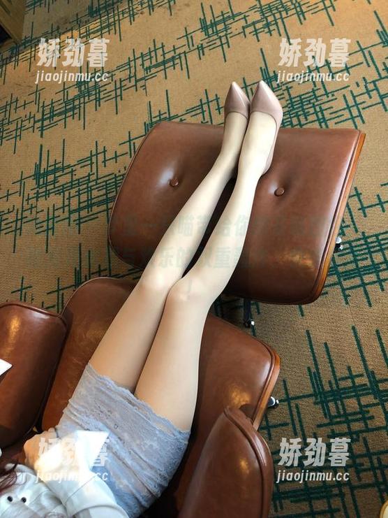 微密圈 - 梦里一只喵带给你的圣诞图包，绝对是幽默与欢乐的双重轰炸，快来分享！