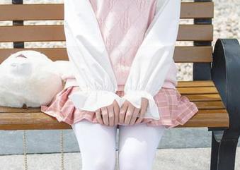 喔，森萝财团的白丝少女，一看就是全套好东西，下载速度立马上升！