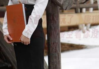 模范学院 – 这作品太好玩了，唐琪儿Beauty的原图每个细节都镂空着你没注意的东西