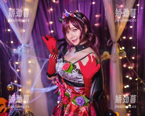 原图强力推荐：莫名想问洛丽塔大哥，他的长腿是不是做过什么仪式才能这样有魔力？