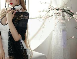 最新写真集大揭晓，猫田圣奈奈用校服演绎“青春烧脑大作战”，自带回忆滤镜。