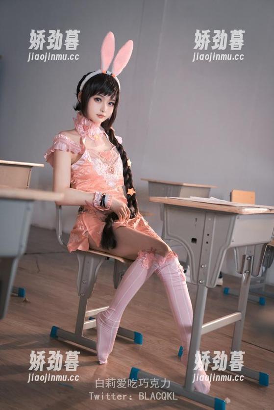白莉爱吃巧克力旗袍图包，谁叫这颜色和姿态就是好呢？