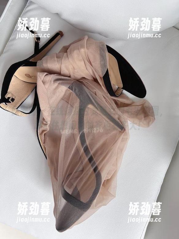 微密圈 - 在线捕捉白龙猫女的毛衣美图，忍不住想问她的衣柜有多大！