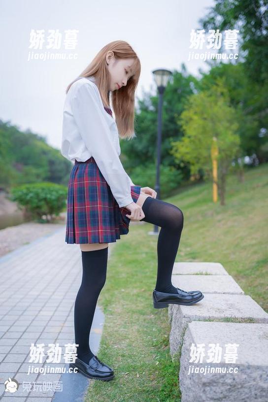套图还是那妙不可言的日常，祖木子出道了，快来围观“纯纯的女孩”。