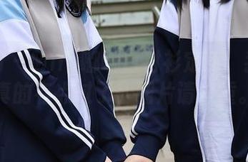 秀人网 – Mila嘟嘟白衬衫定制：我觉得真的有点过了，图片请自重。