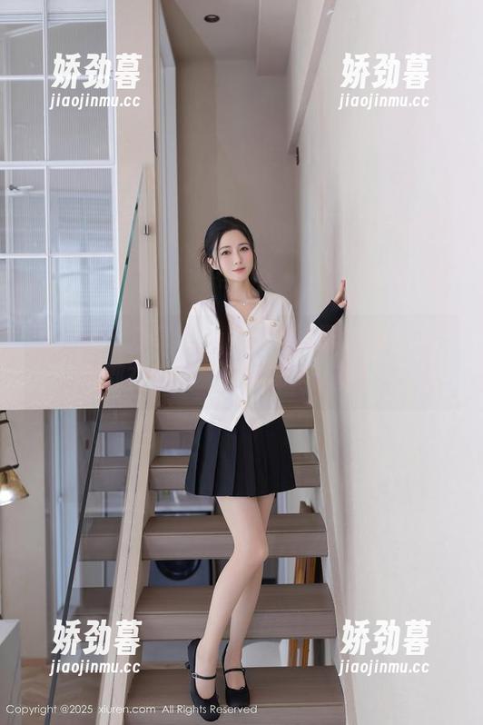 秀人网 - 分享lingyu69礼服套图，每一帧都在说：‘何必那么认真！’