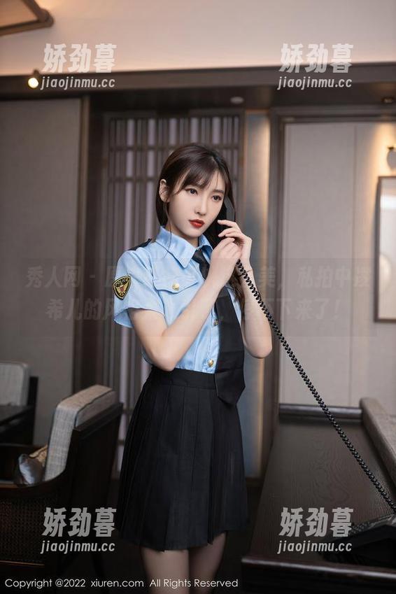 秀人网 - 原来红裙可以这么美，私拍中凌希儿的风格太吸引了，停不下来了！