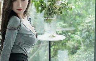 秀人网 – 周慕汐fairy的作品：比基尼图在图库里若隐若现，刺激你的想象