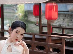 秀人网 – 谁说清纯不能带点锋利？看王梓童Doirs作品有多有料
