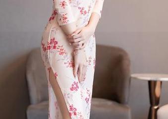 秀人网 – 美七Mia带来的夏日图集，却让我在蜕变中稍显窘迫