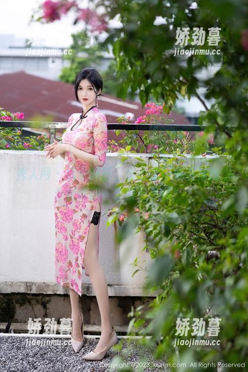 秀人网 - 玩个疯狂，金小依带你看她的少女资源—表情包不断！