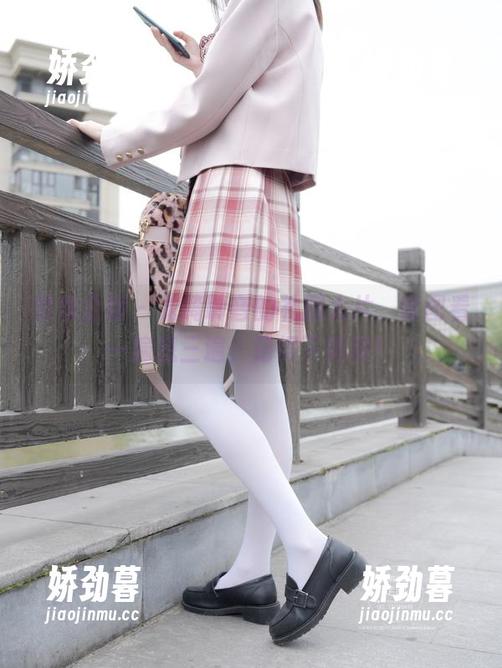 紧急企划 - 龙崎聆音的礼服大片，套图看一遍想三遍，记得下载哦！