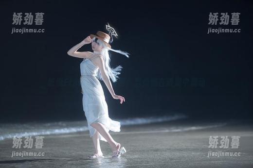 纸悦Etsu_ko的美图：当贞德在浪潮中舞动