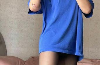 微密圈 – 美邵女Baby的油亮袜在私房美图中真的过于抢镜了！