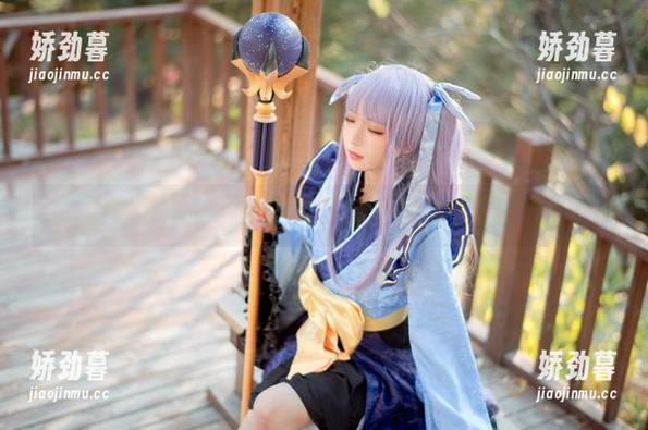 夏日“甜芯”，花柒Hana的最新写真你敢不敢盯着看？