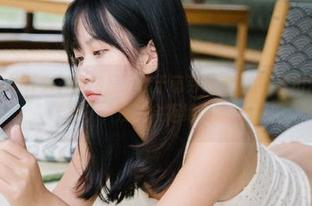 你问我还在忙什么？当然是沉迷于萌芽儿o0的喜多川海梦写真图集了，没人会拒绝的嘛～