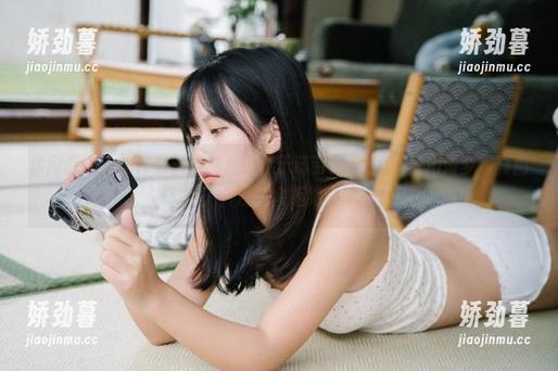 你问我还在忙什么？当然是沉迷于萌芽儿o0的喜多川海梦写真图集了，没人会拒绝的嘛～