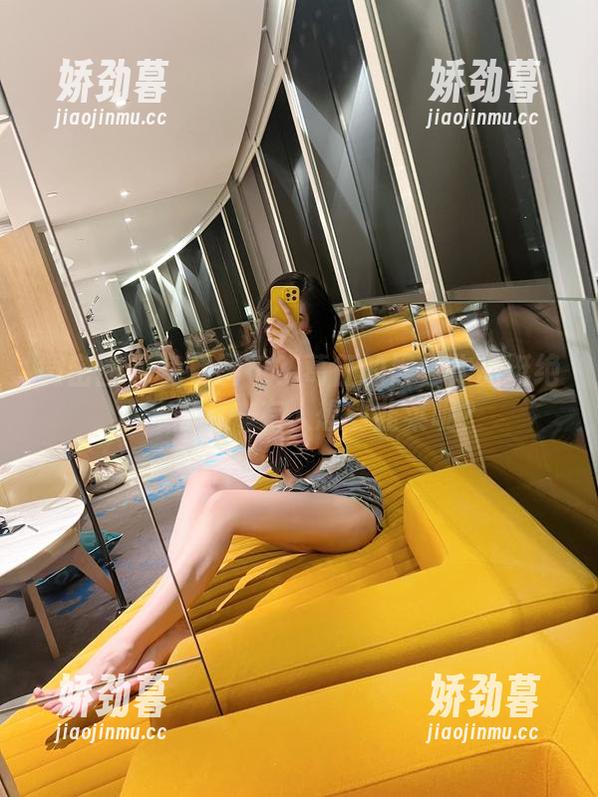 微密圈 - 免费图包？葛征的黑白作品挺绝了，但万一有人想割韭菜呢？