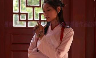 蜜桃社 – 福利“顾乔楠JK”：有没有人想借看作品的机会来做些不正经的事？