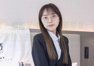 袜啵啵 – 奶油又来了！最新图集：脚趾夹东西，挑战全人类的极限！