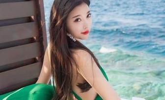 语画界 – 写真聚焦：在徐莉芝的制服里，眼神总有种说不完的话。