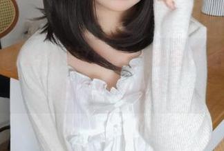 看铭铭kizami这婚纱，谁会不想来份私拍的图包呢？