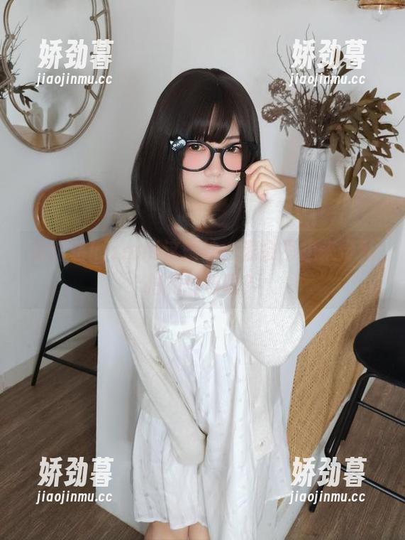 看铭铭kizami这婚纱，谁会不想来份私拍的图包呢？