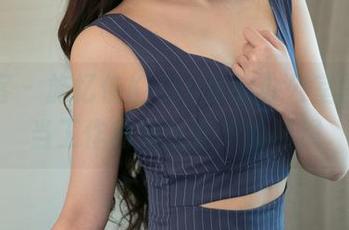 青豆客 – 施忆佳Kitty酱的办公室图集：当工作和妄念交织的时候