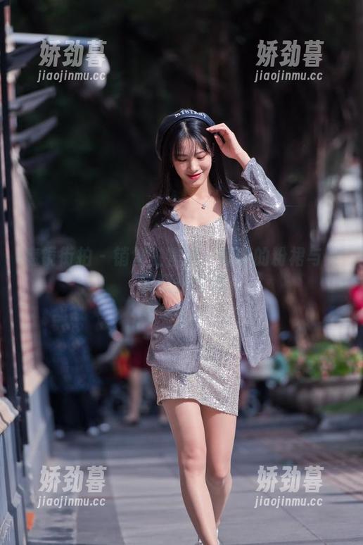 魔镜街拍 - 销售主管照：婷婷的粉裙与业绩双拼实录